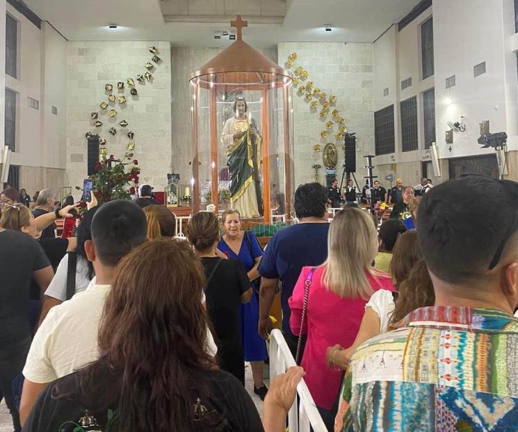 Acuden fieles a dar gracias a San Judas Tadeo en su día