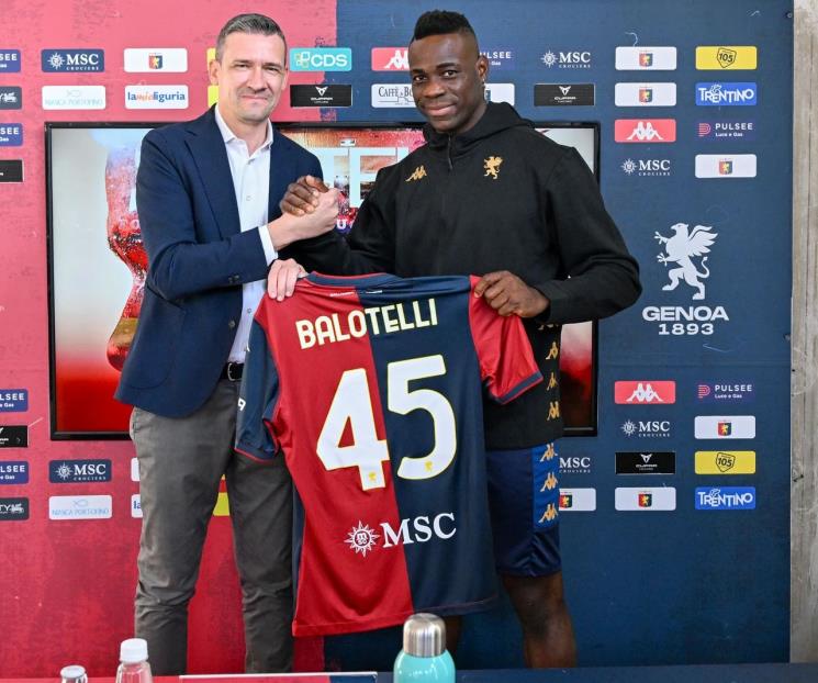 Firma Balotelli con el Genoa  de Johan Vázquez 