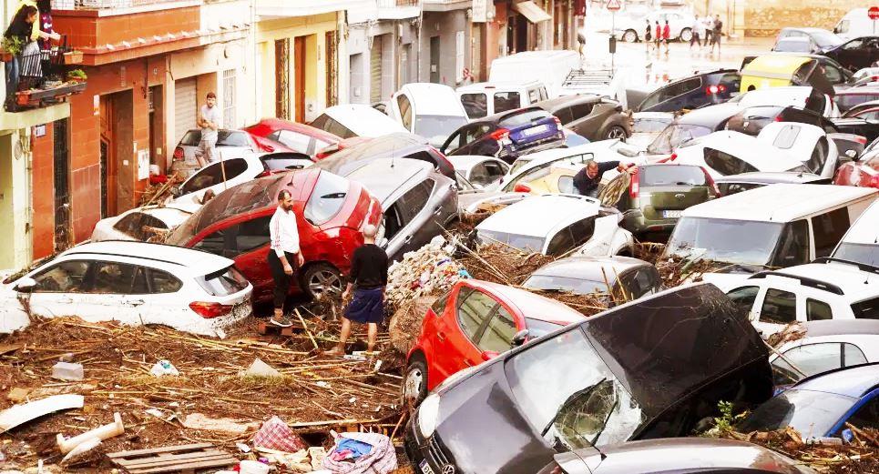 Aumenta cifra a 205 víctimas por inundación en Valencia