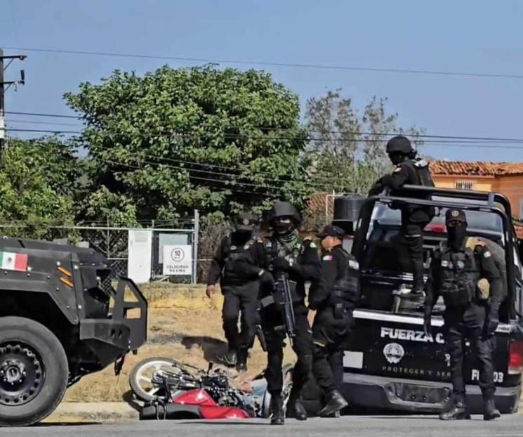 Señalan a policías de arrollar y matar a motociclista